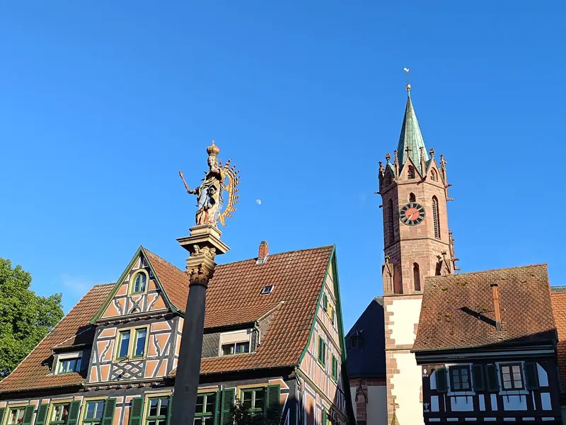 Marktplatz von Ladenburg mit Fachwerkhäusern